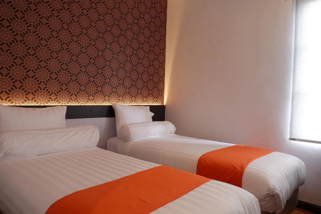 Front One Boutique Tugu Muda Semarang Hotel Екстериор снимка