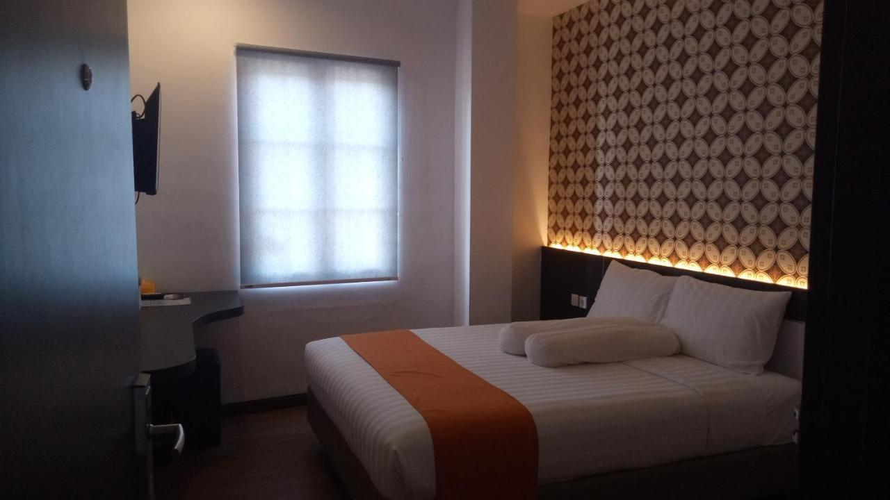 Front One Boutique Tugu Muda Semarang Hotel Екстериор снимка