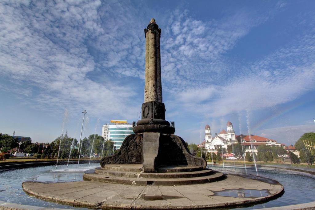 Front One Boutique Tugu Muda Semarang Hotel Екстериор снимка
