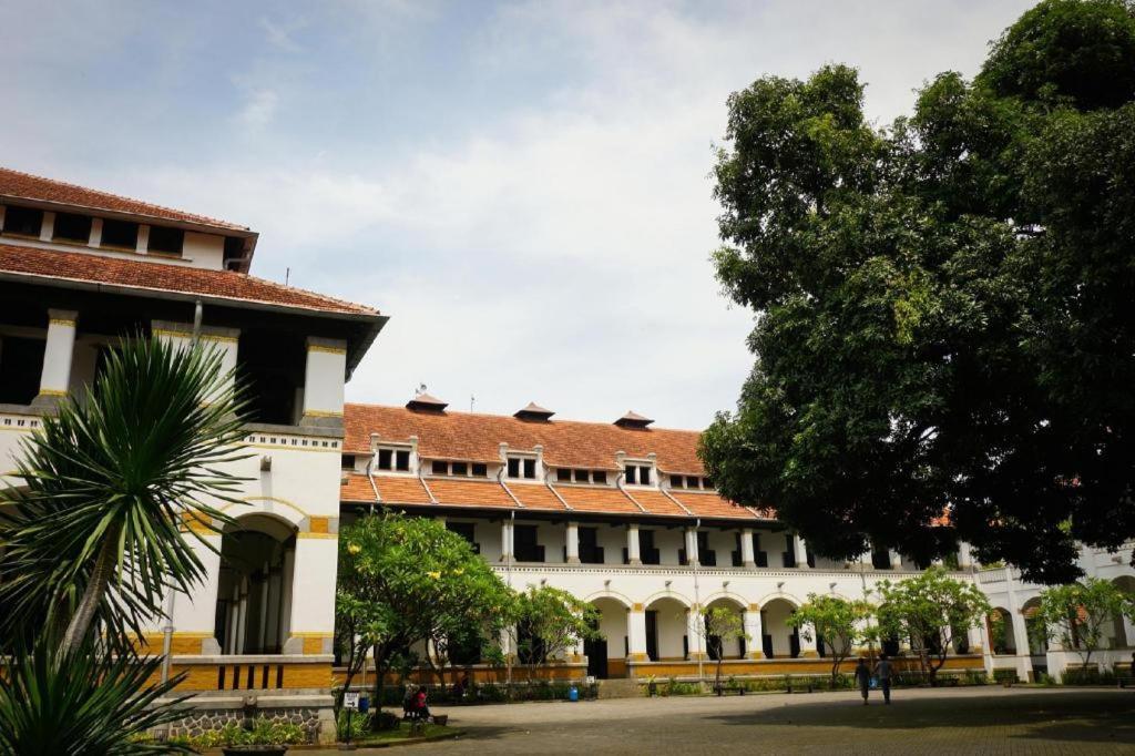 Front One Boutique Tugu Muda Semarang Hotel Екстериор снимка