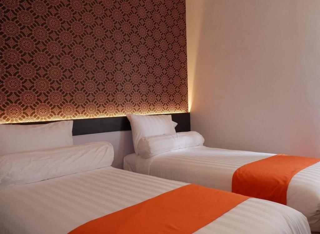 Front One Boutique Tugu Muda Semarang Hotel Екстериор снимка